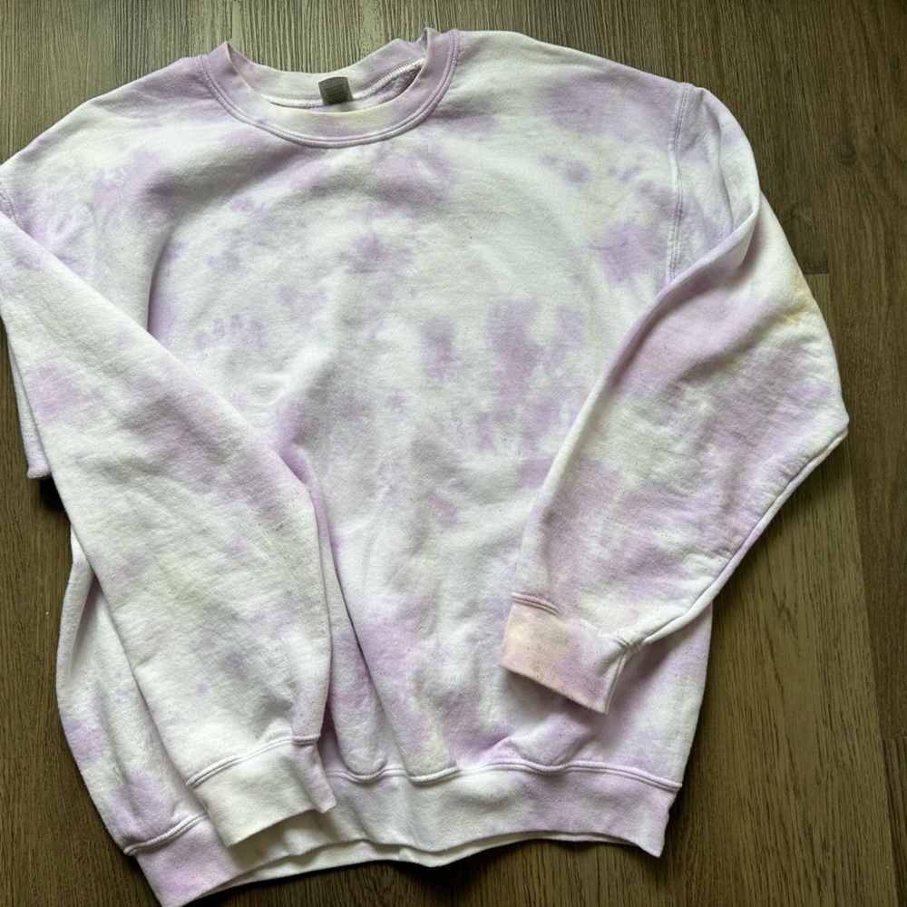 Women’s tie dye crew